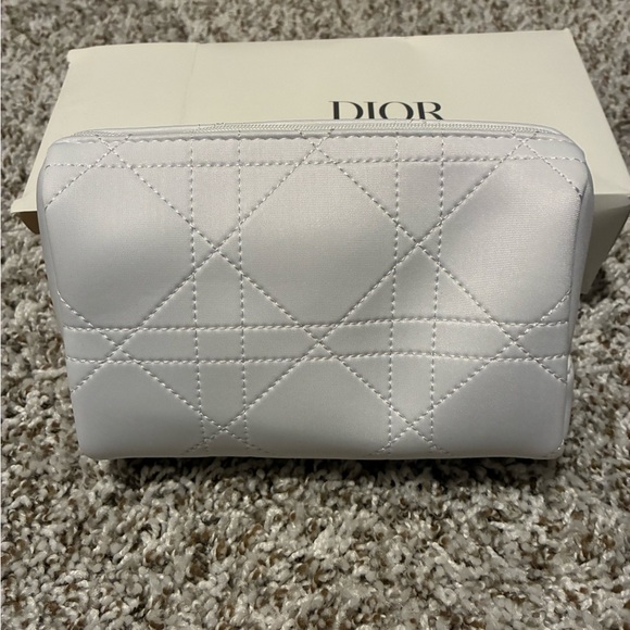Dior White Quilted Cosmetic Makeup Bag w/ Box | CD Logo | Brand New - Picture 2 of 3
